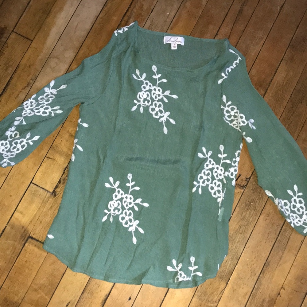 Green Embroidered Scoop-Neck Tunic Top